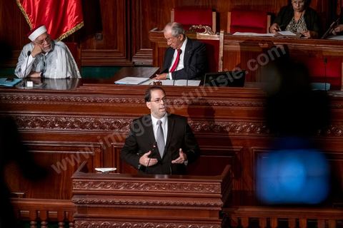 26 août 2016 : Discours pour vote de confiance du nouveau Premier Ministre Youssef Chached devant les députés à l'Assemblée des Représentants du Peuple et présentation de sa nouvelle équipe gouvernementale d'union nationale composée de 26 ministres et 14 secrétaires d'état. Il a annoncé notamment une série de mesures en faveur de la lutte contre le terrorisme et la corruption, pour la relance de l'économie et des investissements. Après avoir posé un bilan inquiétant de l'économie tunisienne et de sa dett, il promet de s'attaquer à la réforme de l'administration, avec notamment réduction du nombre de fonctionnaires. 
