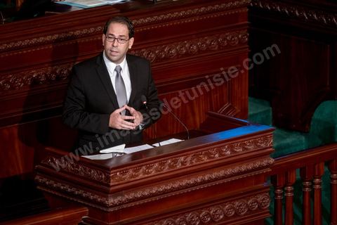 26 août 2016 : Discours pour vote de confiance du nouveau Premier Ministre Youssef Chached devant les députés à l'Assemblée des Représentants du Peuple et présentation de sa nouvelle équipe gouvernementale d'union nationale composée de 26 ministres et 14 secrétaires d'état. Il a annoncé notamment une série de mesures en faveur de la lutte contre le terrorisme et la corruption, pour la relance de l'économie et des investissements. Après avoir posé un bilan inquiétant de l'économie tunisienne et de sa dett, il promet de s'attaquer à la réforme de l'administration, avec notamment réduction du nombre de fonctionnaires. 