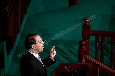 26 août 2016 : Discours pour vote de confiance du nouveau Premier Ministre Youssef Chached devant les députés à l'Assemblée des Représentants du Peuple et présentation de sa nouvelle équipe gouvernementale d'union nationale composée de 26 ministres et 14 secrétaires d'état. Il a annoncé notamment une série de mesures en faveur de la lutte contre le terrorisme et la corruption, pour la relance de l'économie et des investissements. Après avoir posé un bilan inquiétant de l'économie tunisienne et de sa dett, il promet de s'attaquer à la réforme de l'administration, avec notamment réduction du nombre de fonctionnaires. 
