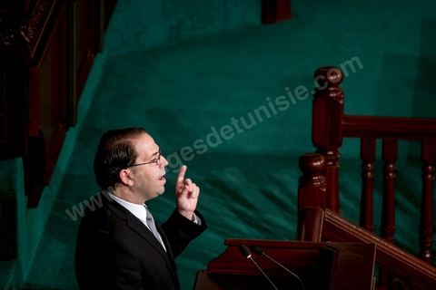 26 août 2016 : Discours pour vote de confiance du nouveau Premier Ministre Youssef Chached devant les députés à l'Assemblée des Représentants du Peuple et présentation de sa nouvelle équipe gouvernementale d'union nationale composée de 26 ministres et 14 secrétaires d'état. Il a annoncé notamment une série de mesures en faveur de la lutte contre le terrorisme et la corruption, pour la relance de l'économie et des investissements. Après avoir posé un bilan inquiétant de l'économie tunisienne et de sa dett, il promet de s'attaquer à la réforme de l'administration, avec notamment réduction du nombre de fonctionnaires. 