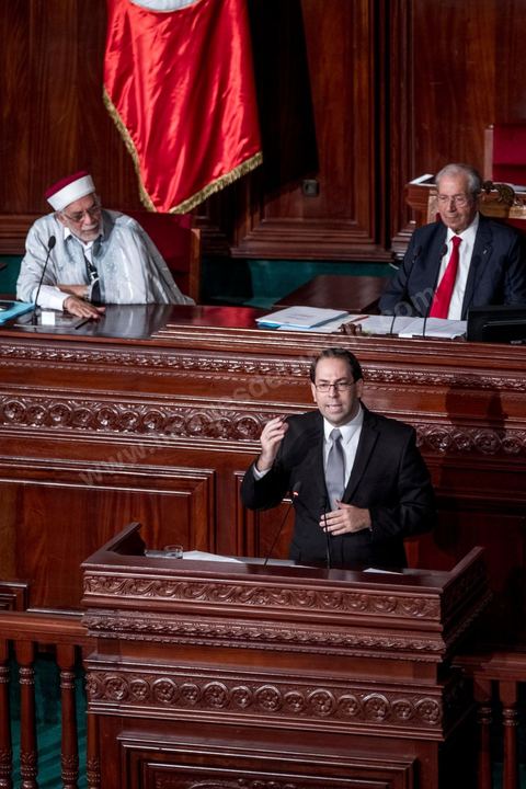 26 août 2016 : Discours pour vote de confiance du nouveau Premier Ministre Youssef Chached devant les députés à l'Assemblée des Représentants du Peuple et présentation de sa nouvelle équipe gouvernementale d'union nationale composée de 26 ministres et 14 secrétaires d'état. Il a annoncé notamment une série de mesures en faveur de la lutte contre le terrorisme et la corruption, pour la relance de l'économie et des investissements. Après avoir posé un bilan inquiétant de l'économie tunisienne et de sa dett, il promet de s'attaquer à la réforme de l'administration, avec notamment réduction du nombre de fonctionnaires. 