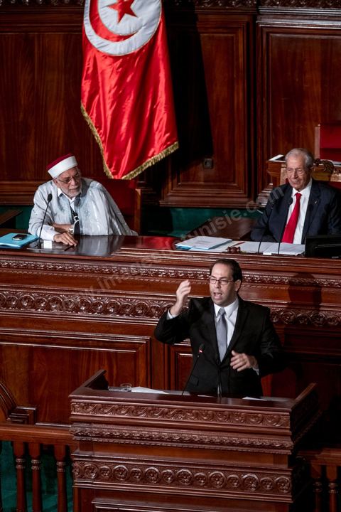 26 août 2016 : Discours pour vote de confiance du nouveau Premier Ministre Youssef Chached devant les députés à l'Assemblée des Représentants du Peuple et présentation de sa nouvelle équipe gouvernementale d'union nationale composée de 26 ministres et 14 secrétaires d'état. Il a annoncé notamment une série de mesures en faveur de la lutte contre le terrorisme et la corruption, pour la relance de l'économie et des investissements. Après avoir posé un bilan inquiétant de l'économie tunisienne et de sa dett, il promet de s'attaquer à la réforme de l'administration, avec notamment réduction du nombre de fonctionnaires. 