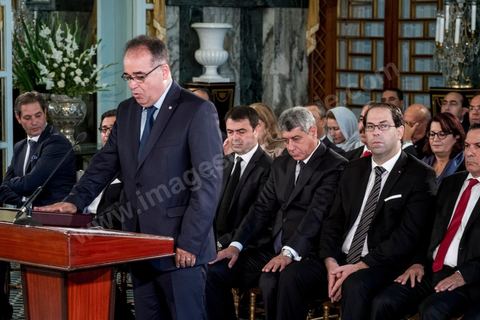 27 aout 2016 : à la prestation de serment du nouveau gouvernement de Youssef Chahed devant le Président de la République Béji Caïd Essebsi à Carthage. Au lendemain du vote de confiance à l'ARP, les membres du nouveau gouvernement se sont rendus à Carthage pour la prestation de serment et la photo de groupe du gouvernement. Le gouvernement a obtenu 167 voix de confiance et 22 députés ont voté contre et 5 autres ont préféré s’abstenir.