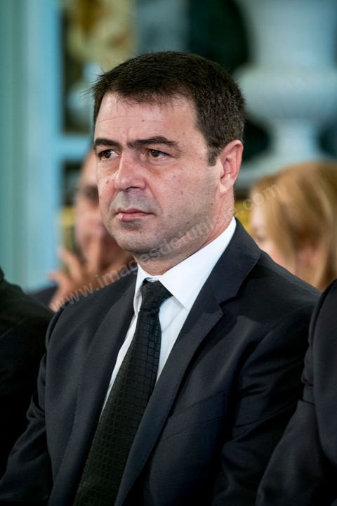 27 aout 2016 : Hédi Majdoub, Minsitre de l'Intérieur, à la prestation de serment du nouveau gouvernement de Youssef Chahed devant le Président de la République Béji Caïd Essebsi à Carthage. Au lendemain du vote de confiance à l'ARP, les membres du nouveau gouvernement se sont rendus à Carthage pour la prestation de serment et la photo de groupe du gouvernement. Le gouvernement a obtenu 167 voix de confiance et 22 députés ont voté contre et 5 autres ont préféré s’abstenir.