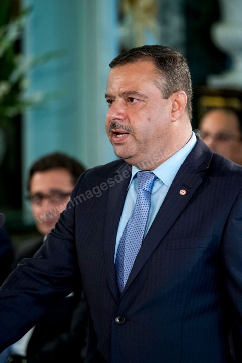 27 aout 2016 : Samir Taïeb, Ministre de l'Agriculture, des Ressources hydrauliques et de la Pêche, à la prestation de serment du nouveau gouvernement de Youssef Chahed devant le Président de la République Béji Caïd Essebsi à Carthage. Au lendemain du vote de confiance à l'ARP, les membres du nouveau gouvernement se sont rendus à Carthage pour la prestation de serment et la photo de groupe du gouvernement. Le gouvernement a obtenu 167 voix de confiance et 22 députés ont voté contre et 5 autres ont préféré s’abstenir.
