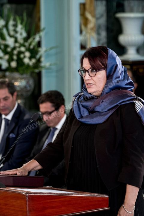 27 aout 2016 : Samira Merai, ministre de la Santé publique, à la prestation de serment du nouveau gouvernement de Youssef Chahed devant le Président de la République Béji Caïd Essebsi à Carthage. Au lendemain du vote de confiance à l'ARP, les membres du nouveau gouvernement se sont rendus à Carthage pour la prestation de serment et la photo de groupe du gouvernement. Le gouvernement a obtenu 167 voix de confiance et 22 députés ont voté contre et 5 autres ont préféré s’abstenir.