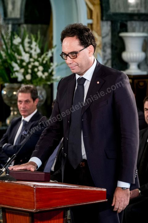 27 aout 2016 : Mohamed Zine El Abidine, Ministre de la Culture, à la prestation de serment du nouveau gouvernement de Youssef Chahed devant le Président de la République Béji Caïd Essebsi à Carthage. Au lendemain du vote de confiance à l'ARP, les membres du nouveau gouvernement se sont rendus à Carthage pour la prestation de serment et la photo de groupe du gouvernement. Le gouvernement a obtenu 167 voix de confiance et 22 députés ont voté contre et 5 autres ont préféré s’abstenir.