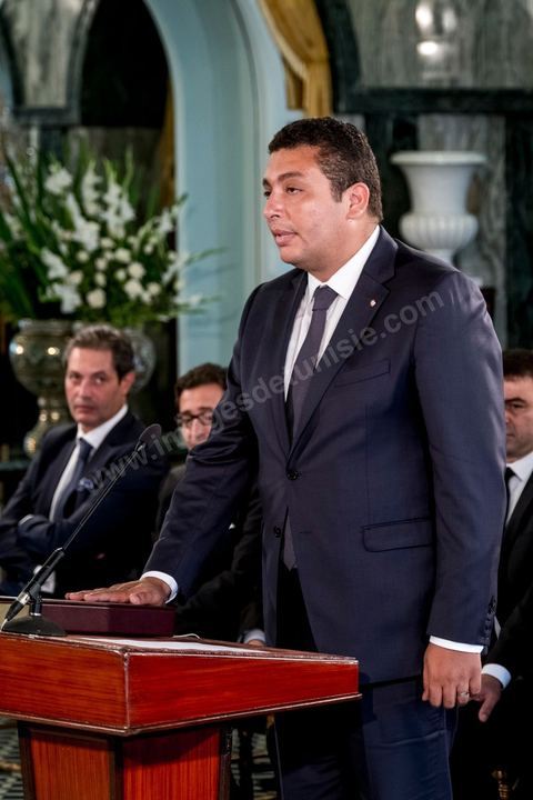 27 aout 2016 : Iyed Dahmani, Ministre auprès du chef du gouvernement chargé des Relations avec le Parlement, à la prestation de serment du nouveau gouvernement de Youssef Chahed devant le Président de la République Béji Caïd Essebsi à Carthage. Au lendemain du vote de confiance à l'ARP, les membres du nouveau gouvernement se sont rendus à Carthage pour la prestation de serment et la photo de groupe du gouvernement. Le gouvernement a obtenu 167 voix de confiance et 22 députés ont voté contre et 5 autres ont préféré s’abstenir.