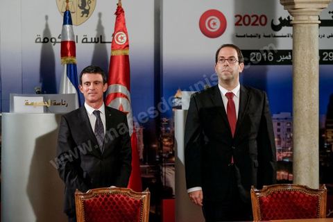 28 novembre 2016 : À la veille de la conférence internationale Tunisia 2020, Manuel Valls, Premier ministre français, était aux côtés de son homologue Youssef Chahed au Palais de la Kasbah à Tunis, à l’occasion de la signature d’une panoplie d’accords entre la Tunisie et la France, dans le cadre de la coopération économique unissant les deux pays.
