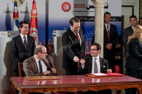 28 novembre 2016 : À la veille de la conférence internationale Tunisia 2020, Manuel Valls, Premier ministre français, était aux côtés de son homologue Youssef Chahed au Palais de la Kasbah à Tunis, à l’occasion de la signature d’une panoplie d’accords entre la Tunisie et la France, dans le cadre de la coopération économique unissant les deux pays.