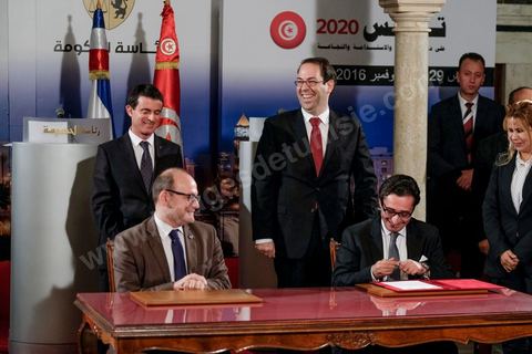 28 novembre 2016 : À la veille de la conférence internationale Tunisia 2020, Manuel Valls, Premier ministre français, était aux côtés de son homologue Youssef Chahed au Palais de la Kasbah à Tunis, à l’occasion de la signature d’une panoplie d’accords entre la Tunisie et la France, dans le cadre de la coopération économique unissant les deux pays.