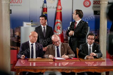 28 novembre 2016 : À la veille de la conférence internationale Tunisia 2020, Manuel Valls, Premier ministre français, était aux côtés de son homologue Youssef Chahed au Palais de la Kasbah à Tunis, à l’occasion de la signature d’une panoplie d’accords entre la Tunisie et la France, dans le cadre de la coopération économique unissant les deux pays.