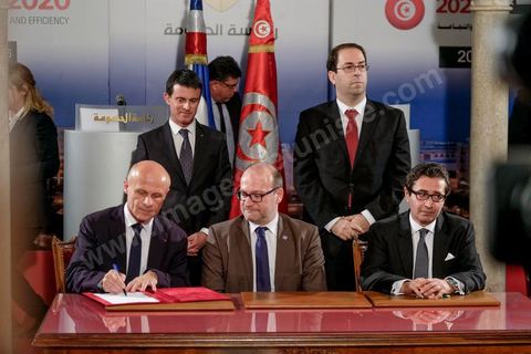 28 novembre 2016 : À la veille de la conférence internationale Tunisia 2020, Manuel Valls, Premier ministre français, était aux côtés de son homologue Youssef Chahed au Palais de la Kasbah à Tunis, à l’occasion de la signature d’une panoplie d’accords entre la Tunisie et la France, dans le cadre de la coopération économique unissant les deux pays.