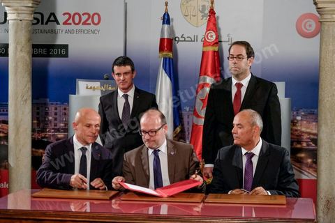 28 novembre 2016 : À la veille de la conférence internationale Tunisia 2020, Manuel Valls, Premier ministre français, était aux côtés de son homologue Youssef Chahed au Palais de la Kasbah à Tunis, à l’occasion de la signature d’une panoplie d’accords entre la Tunisie et la France, dans le cadre de la coopération économique unissant les deux pays.