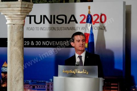 28 novembre 2016 : À la veille de la conférence internationale Tunisia 2020, Manuel Valls, Premier ministre français, était aux côtés de son homologue Youssef Chahed au Palais de la Kasbah à Tunis, à l’occasion de la signature d’une panoplie d’accords entre la Tunisie et la France, dans le cadre de la coopération économique unissant les deux pays.