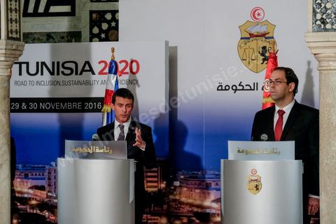 28 novembre 2016 : À la veille de la conférence internationale Tunisia 2020, Manuel Valls, Premier ministre français, était aux côtés de son homologue Youssef Chahed au Palais de la Kasbah à Tunis, à l’occasion de la signature d’une panoplie d’accords entre la Tunisie et la France, dans le cadre de la coopération économique unissant les deux pays.