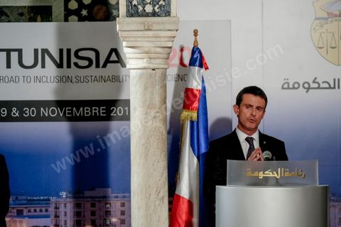 28 novembre 2016 : À la veille de la conférence internationale Tunisia 2020, Manuel Valls, Premier ministre français, était aux côtés de son homologue Youssef Chahed au Palais de la Kasbah à Tunis, à l’occasion de la signature d’une panoplie d’accords entre la Tunisie et la France, dans le cadre de la coopération économique unissant les deux pays.