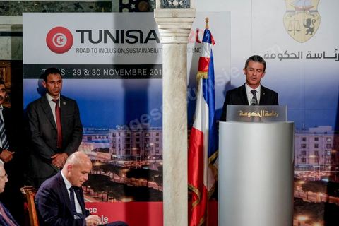 28 novembre 2016 : À la veille de la conférence internationale Tunisia 2020, Manuel Valls, Premier ministre français, était aux côtés de son homologue Youssef Chahed au Palais de la Kasbah à Tunis, à l’occasion de la signature d’une panoplie d’accords entre la Tunisie et la France, dans le cadre de la coopération économique unissant les deux pays.