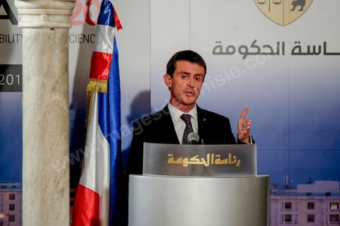 28 novembre 2016 : À la veille de la conférence internationale Tunisia 2020, Manuel Valls, Premier ministre français, était aux côtés de son homologue Youssef Chahed au Palais de la Kasbah à Tunis, à l’occasion de la signature d’une panoplie d’accords entre la Tunisie et la France, dans le cadre de la coopération économique unissant les deux pays.