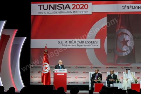 29 novembre 2016 : Béji Caïd Essebsi, Président de la Tunisie, à la Cérémonie d'ouverture de la Conférence Tunisia 2020 par président Tunisien Beji Caid Essebsi, avec Emir du Qatar, Premiers Ministres tunisien, français et algérien.