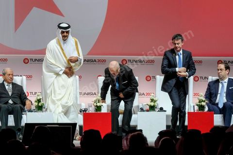 29 novembre 2016 : Manuel Valls, Premier ministre français, à la Cérémonie d'ouverture de la Conférence Tunisia 2020 par président Tunisien Beji Caid Essebsi, avec Emir du Qatar, Premiers Ministres tunisien, français et algérien.