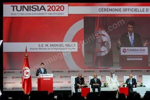 29 novembre 2016 : Manuel Valls, Premier ministre français, à la Cérémonie d'ouverture de la Conférence Tunisia 2020 par président Tunisien Beji Caid Essebsi, avec Emir du Qatar, Premiers Ministres tunisien, français et algérien.