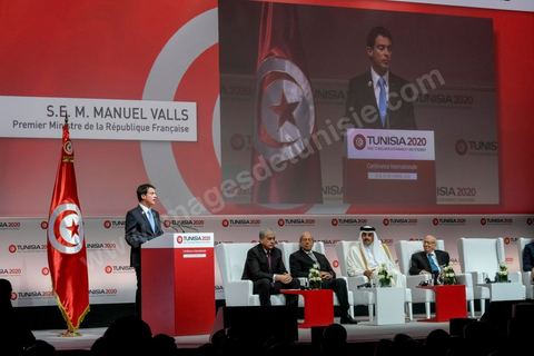 29 novembre 2016 : Manuel Valls, Premier ministre français, à la Cérémonie d'ouverture de la Conférence Tunisia 2020 par président Tunisien Beji Caid Essebsi, avec Emir du Qatar, Premiers Ministres tunisien, français et algérien.