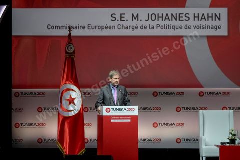 29 novembre 2016 : Johanes Hahn, commissaire européen. Cérémonie d'ouverture de la Conférence Tunisia 2020 par président Tunisien Beji Caid Essebsi, avec Emir du Qatar, Premiers Ministres tunisien, français et algérien.