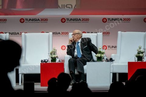 29 novembre 2016 : Béji Caid Essebsi. Cérémonie d'ouverture de la Conférence Tunisia 2020 par président Tunisien Beji Caid Essebsi, avec Emir du Qatar, Premiers Ministres tunisien, français et algérien.