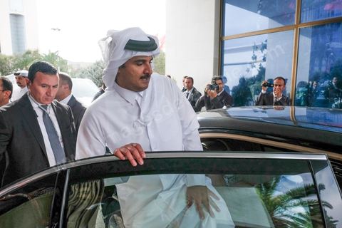 29 novembre 2016 : Tamim ben Hamad Al Thani Emir du Qatar Cérémonie d'ouverture de la Conférence Tunisia 2020 par président Tunisien Beji Caid Essebsi, avec Emir du Qatar, Premiers Ministres tunisien, français et algérien.