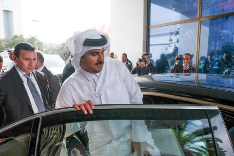 29 novembre 2016 : Tamim ben Hamad Al Thani Emir du Qatar Cérémonie d'ouverture de la Conférence Tunisia 2020 par président Tunisien Beji Caid Essebsi, avec Emir du Qatar, Premiers Ministres tunisien, français et algérien.