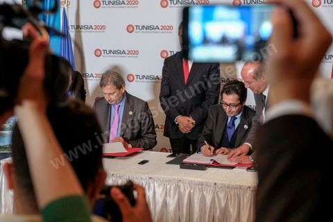 29 novembre 2016 : signatures de contrats entre la BEI et la Tunisie pour nouveaux financements d'un montant de 389 millions d'euros dans les secteurs clefs de l'innovation, du soutien aux entreprises et de l'action climatique. En présence de Werner Hoyer, président de la BEI, Youssef Chahed, Premier ministre, Fadhel Abdelkefi, ministre de la coopération, Roman Escolano, Vice Président BEI, les PDG de l'ONAS et STEG ...