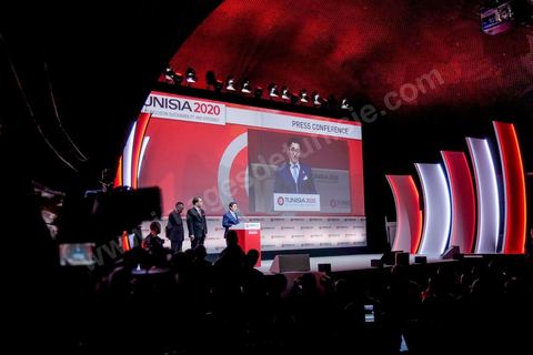 30 novembre 2016 : conférence de presse de cloture de Tunisia 2020 par Youssef Chahed, Premier Ministre et Fadel Abdelkefi, ministre de l'Investissement, du développement et de la coopération internationale.