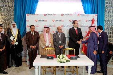 30 novembre 2016 : signatures de contrats avec le Qatar et l'Arabie Saoudide dans le cadre de la conférence internationale Tunisia2020 signatures de contrat