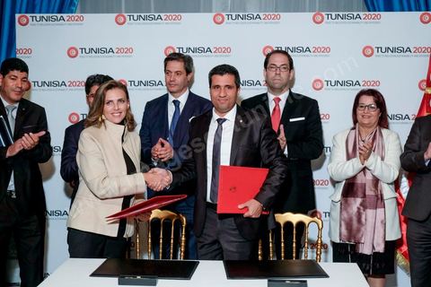 30 novembre 2016 : Signature d'un contrat entre le MinTCEN et Microsoft pour la mise en place d'un hub investissement à destination de l'instance nationale d'investissement et du Ministère, une sorte de guichet unique numérique. M. Anouar Maarouf et Madame Azza el-Shinnawy, directrice MENA responsable de ce cette initiative au niveau de Microsoft Afrique et Moyen Orient dans le cadre de la conférence internationale Tunisia2020 à Tunis