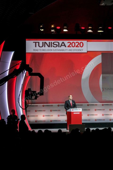30 novembre 2016 : conférence de presse de cloture de Tunisia 2020 par Youssef Chahed, Premier Ministre et Fadel Abdelkefi, ministre de l'Investissement, du développement et de la coopération internationale.
