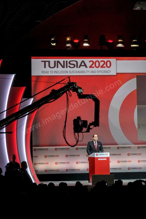 30 novembre 2016 : conférence de presse de cloture de Tunisia 2020 par Youssef Chahed, Premier Ministre et Fadel Abdelkefi, ministre de l'Investissement, du développement et de la coopération internationale.