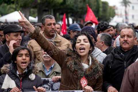 14 janvier 2017 :  Manifestation du Front Populaire. Les tunisiens fêtent dans une certaine morosité le 6ème anniversaire de la Révolution sur l'avenue Habib Bourguiba à Tunis. Peu de responsables politiques et d'organisations ont célébré samedi en Tunisie le 6e anniversaire de la révolution du 14 janvier 2011, alors qu'un certain désenchantement se manifeste à travers le pays.