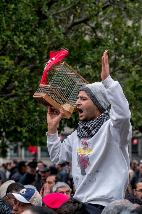 14 janvier 2017 :  Manifestation du Front Populaire. Les tunisiens fêtent dans une certaine morosité le 6ème anniversaire de la Révolution sur l'avenue Habib Bourguiba à Tunis. Peu de responsables politiques et d'organisations ont célébré samedi en Tunisie le 6e anniversaire de la révolution du 14 janvier 2011, alors qu'un certain désenchantement se manifeste à travers le pays.