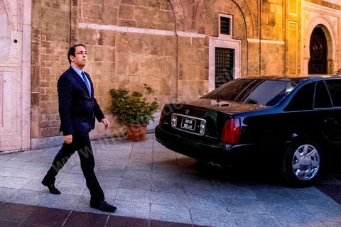 May 24, 2017: Outside the Prime Minister’s Office, Prime Minister Youssef Chahed made his first statement to the press following the first 24 hours since the launch of an ambitious anti-corruption program in Tunisia. The wave of arrests of prominent figures marks the beginning of an ambitious anti-corruption program initiated and promised by the head of government during his inauguration nine months ago. During this brief statement, Youssef Chahed declared: “It’s either corruption or the state; it’s either corruption or Tunisia. Together, we will stand up for Tunisia,” concluding with, “Like all Tunisians, I have chosen Tunisia, and I tell them that the government is fulfilling its responsibilities to fight corruption.” 