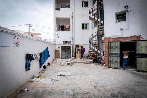 June 10, 2017: At the reception center for African migrants in Medenine, in southern Tunisia, more than 250 refugees have found shelter and rest here after long, dangerous, and exhausting journeys. Coming from Côte d’Ivoire, Burkina Faso, Mali, Sierra Leone, and other countries—dozens of nationalities from sub-Saharan Africa—they have reached the Tunisian coast on their journey toward a better future. Welcomed by volunteers from the Tunisian Red Crescent under the leadership of Dr. Mongi Slim, the teams in Medenine work tirelessly every day to provide quality care and a place for rest and reflection, despite limited resources. Each of these migrants has endured an ordeal—often a long and terrible story—including exposure to Libya’s networks of slavery and human exploitation. Newborns, children, women—many of whom are pregnant—and men find one of their very first moments of respite in this university dormitory. 