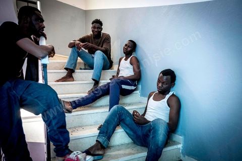 June 10, 2017: At the reception center for African migrants in Medenine, in southern Tunisia, more than 250 refugees have found shelter and rest here after long, dangerous, and exhausting journeys. Coming from Côte d’Ivoire, Burkina Faso, Mali, Sierra Leone, and other countries—dozens of nationalities from sub-Saharan Africa—they have reached the Tunisian coast on their journey toward a better future. Welcomed by volunteers from the Tunisian Red Crescent under the leadership of Dr. Mongi Slim, the teams in Medenine work tirelessly every day to provide quality care and a place for rest and reflection, despite limited resources. Each of these migrants has endured an ordeal—often a long and terrible story—including exposure to Libya’s networks of slavery and human exploitation. Newborns, children, women—many of whom are pregnant—and men find one of their very first moments of respite in this university dormitory. 