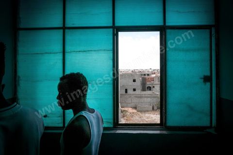 June 10, 2017: At the reception center for African migrants in Medenine, in southern Tunisia, more than 250 refugees have found shelter and rest here after long, dangerous, and exhausting journeys. Coming from Côte d’Ivoire, Burkina Faso, Mali, Sierra Leone, and other countries—dozens of nationalities from sub-Saharan Africa—they have reached the Tunisian coast on their journey toward a better future. Welcomed by volunteers from the Tunisian Red Crescent under the leadership of Dr. Mongi Slim, the teams in Medenine work tirelessly every day to provide quality care and a place for rest and reflection, despite limited resources. Each of these migrants has endured an ordeal—often a long and terrible story—including exposure to Libya’s networks of slavery and human exploitation. Newborns, children, women—many of whom are pregnant—and men find one of their very first moments of respite in this university dormitory. 