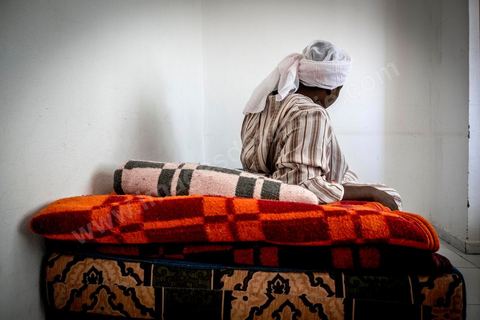 June 10, 2017: At the reception center for African migrants in Medenine, in southern Tunisia, more than 250 refugees have found shelter and rest here after long, dangerous, and exhausting journeys. Coming from Côte d’Ivoire, Burkina Faso, Mali, Sierra Leone, and other countries—dozens of nationalities from sub-Saharan Africa—they have reached the Tunisian coast on their journey toward a better future. Welcomed by volunteers from the Tunisian Red Crescent under the leadership of Dr. Mongi Slim, the teams in Medenine work tirelessly every day to provide quality care and a place for rest and reflection, despite limited resources. Each of these migrants has endured an ordeal—often a long and terrible story—including exposure to Libya’s networks of slavery and human exploitation. Newborns, children, women—many of whom are pregnant—and men find one of their very first moments of respite in this university dormitory. 