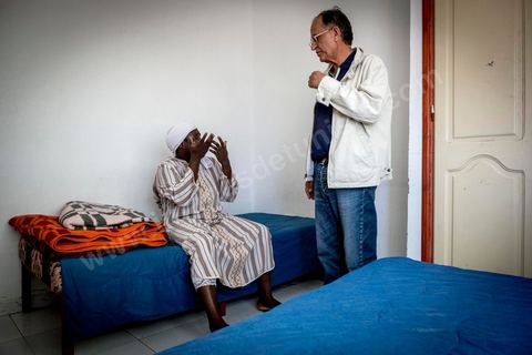 June 10, 2017: At the reception center for African migrants in Medenine, in southern Tunisia, more than 250 refugees have found shelter and rest here after long, dangerous, and exhausting journeys. Coming from Côte d’Ivoire, Burkina Faso, Mali, Sierra Leone, and other countries—dozens of nationalities from sub-Saharan Africa—they have reached the Tunisian coast on their journey toward a better future. Welcomed by volunteers from the Tunisian Red Crescent under the leadership of Dr. Mongi Slim, the teams in Medenine work tirelessly every day to provide quality care and a place for rest and reflection, despite limited resources. Each of these migrants has endured an ordeal—often a long and terrible story—including exposure to Libya’s networks of slavery and human exploitation. Newborns, children, women—many of whom are pregnant—and men find one of their very first moments of respite in this university dormitory. 