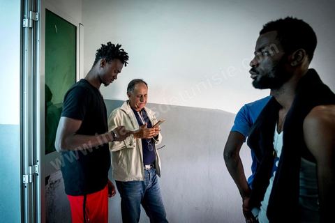 June 10, 2017: At the reception center for African migrants in Medenine, in southern Tunisia, more than 250 refugees have found shelter and rest here after long, dangerous, and exhausting journeys. Coming from Côte d’Ivoire, Burkina Faso, Mali, Sierra Leone, and other countries—dozens of nationalities from sub-Saharan Africa—they have reached the Tunisian coast on their journey toward a better future. Welcomed by volunteers from the Tunisian Red Crescent under the leadership of Dr. Mongi Slim, the teams in Medenine work tirelessly every day to provide quality care and a place for rest and reflection, despite limited resources. Each of these migrants has endured an ordeal—often a long and terrible story—including exposure to Libya’s networks of slavery and human exploitation. Newborns, children, women—many of whom are pregnant—and men find one of their very first moments of respite in this university dormitory. 