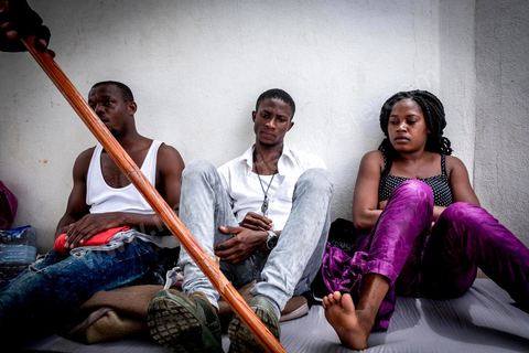 June 10, 2017: At the reception center for African migrants in Medenine, in southern Tunisia, more than 250 refugees have found shelter and rest here after long, dangerous, and exhausting journeys. Coming from Côte d’Ivoire, Burkina Faso, Mali, Sierra Leone, and other countries—dozens of nationalities from sub-Saharan Africa—they have reached the Tunisian coast on their journey toward a better future. Welcomed by volunteers from the Tunisian Red Crescent under the leadership of Dr. Mongi Slim, the teams in Medenine work tirelessly every day to provide quality care and a place for rest and reflection, despite limited resources. Each of these migrants has endured an ordeal—often a long and terrible story—including exposure to Libya’s networks of slavery and human exploitation. Newborns, children, women—many of whom are pregnant—and men find one of their very first moments of respite in this university dormitory. 