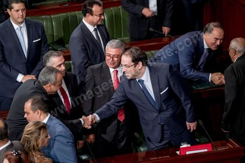 11 septembre 2017 : Séance plénière de vote de confiance du nouveau gouvernement de Youssef Chahed à l'Assemblée des Représentants du Peuple. Sous l’ascendant grandissant du président Essebsi, le premier ministre a constitué un nouveau gouvernement marqué par l'entrée d'anciens Benalistes. Sur 43 ministres et secrétaires d’Etat du nouveau gouvernement, au moins un sur cinq a occupé un poste ministériel sous Ben Ali ou assumé une fonction dirigeante au Rassemblement constitutionnel démocratique (RCD). Le chef du gouvernement a rappelé ce matin que ce gouvernement est un gouvernement de guerre, une guerre contre la corruption et le terrorisme. Les priorités du gouvernement sont claires et j’ai rappelé à mes ministres qu’il n’y a aucune place à la corruption au sein de son gouvernement. Ce gouvernement est aussi focalisé sur l’économie et les grandes réformes. Nous avons insisté aussi sur la nomination de personnalités qui ont de l’expérience dans leur domaine.