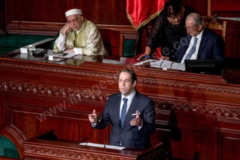 11 septembre 2017 : Séance plénière de vote de confiance du nouveau gouvernement de Youssef Chahed à l'Assemblée des Représentants du Peuple. Sous l’ascendant grandissant du président Essebsi, le premier ministre a constitué un nouveau gouvernement marqué par l'entrée d'anciens Benalistes. Sur 43 ministres et secrétaires d’Etat du nouveau gouvernement, au moins un sur cinq a occupé un poste ministériel sous Ben Ali ou assumé une fonction dirigeante au Rassemblement constitutionnel démocratique (RCD). Le chef du gouvernement a rappelé ce matin que ce gouvernement est un gouvernement de guerre, une guerre contre la corruption et le terrorisme. Les priorités du gouvernement sont claires et j’ai rappelé à mes ministres qu’il n’y a aucune place à la corruption au sein de son gouvernement. Ce gouvernement est aussi focalisé sur l’économie et les grandes réformes. Nous avons insisté aussi sur la nomination de personnalités qui ont de l’expérience dans leur domaine.