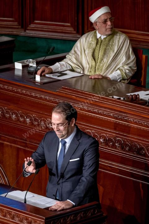 11 septembre 2017 : Séance plénière de vote de confiance du nouveau gouvernement de Youssef Chahed à l'Assemblée des Représentants du Peuple. Sous l’ascendant grandissant du président Essebsi, le premier ministre a constitué un nouveau gouvernement marqué par l'entrée d'anciens Benalistes. Sur 43 ministres et secrétaires d’Etat du nouveau gouvernement, au moins un sur cinq a occupé un poste ministériel sous Ben Ali ou assumé une fonction dirigeante au Rassemblement constitutionnel démocratique (RCD). Le chef du gouvernement a rappelé ce matin que ce gouvernement est un gouvernement de guerre, une guerre contre la corruption et le terrorisme. Les priorités du gouvernement sont claires et j’ai rappelé à mes ministres qu’il n’y a aucune place à la corruption au sein de son gouvernement. Ce gouvernement est aussi focalisé sur l’économie et les grandes réformes. Nous avons insisté aussi sur la nomination de personnalités qui ont de l’expérience dans leur domaine.